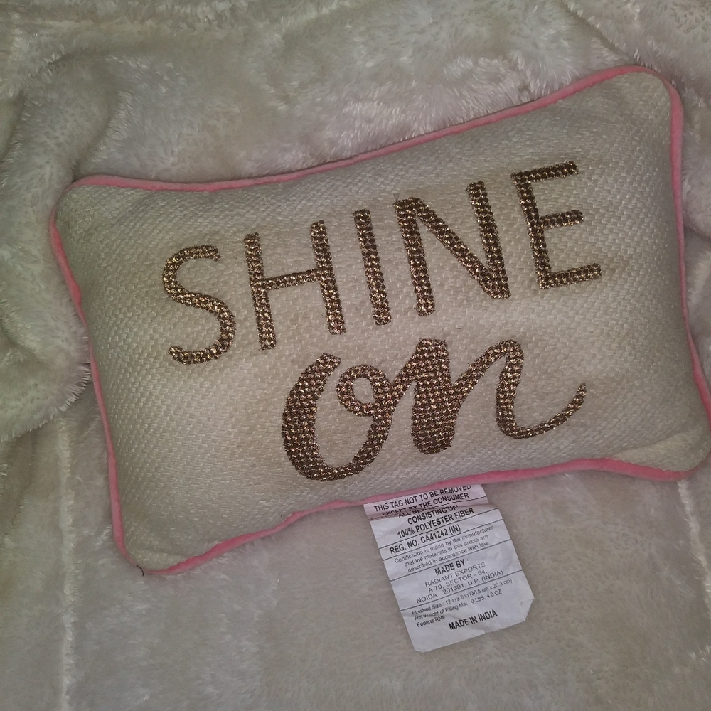 ✨ Small decor pillow